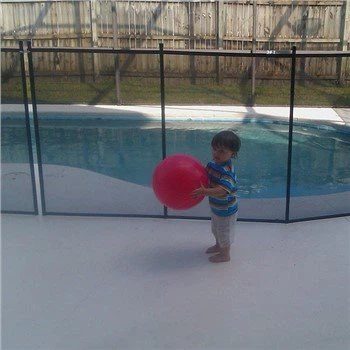 Ffens Plentyn o Amgylch y Pwll